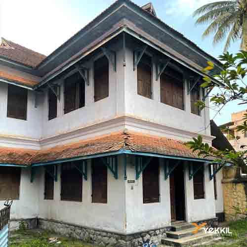 Old Traditional House and 14 Cent plot for sale in Pulimoode Tvpm